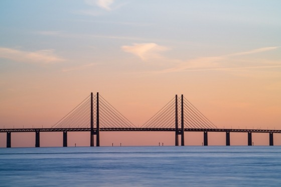 Rejsen går over Øresund til Sverige og via Jönköping til Sveriges smukke hovedstad. Vi holder pause med passende mellemrum, og vores aftensmad spiser vi undervejs, inden vi ankommer til Stockholm midt på aftenen